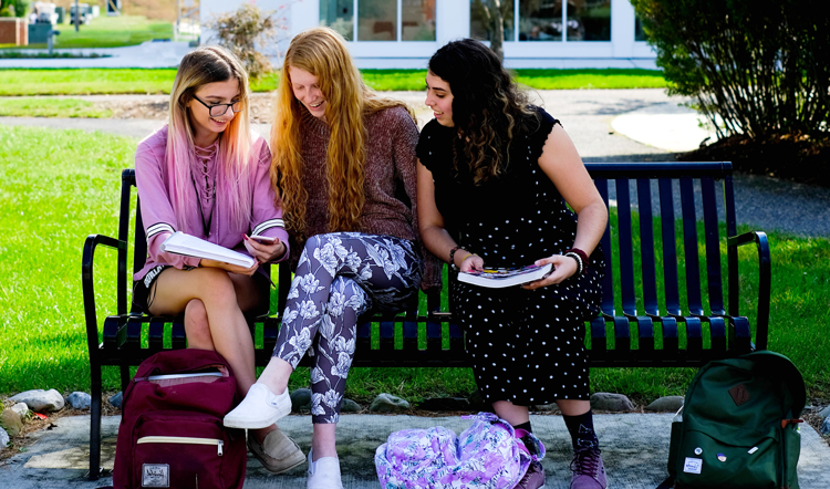 losvideos.net three female students studying on a bench on camp at Ocean County College